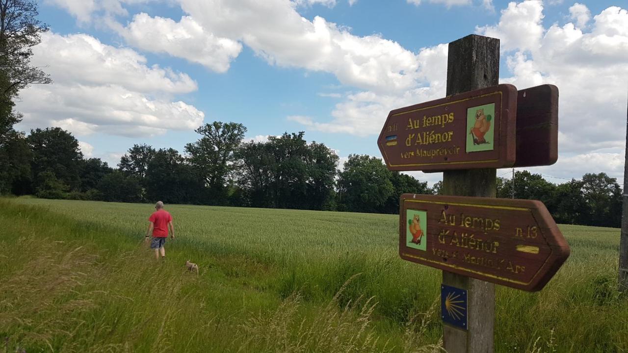 Chez Pique-Fesse Chambre D'Hote Saint-Martin-L'ars Zewnętrze zdjęcie